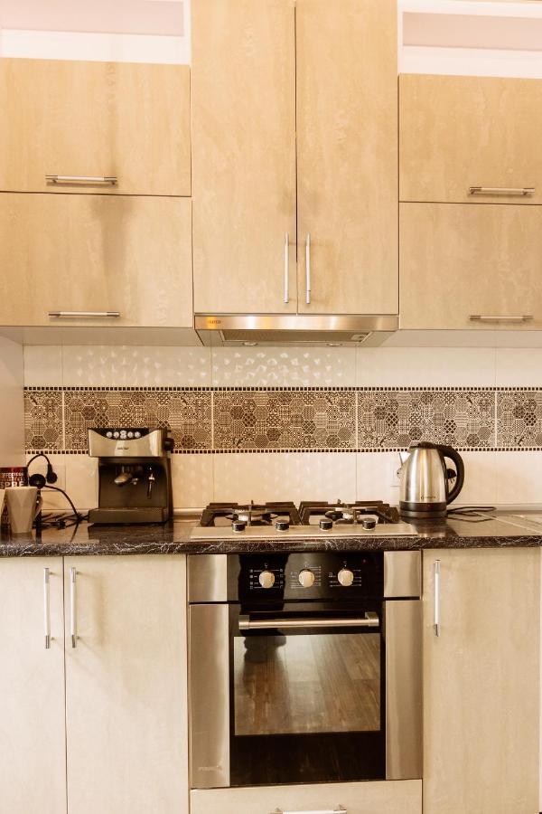 New Time: Modern Central Apartment with Separate Bedroom Ternopil Exterior photo