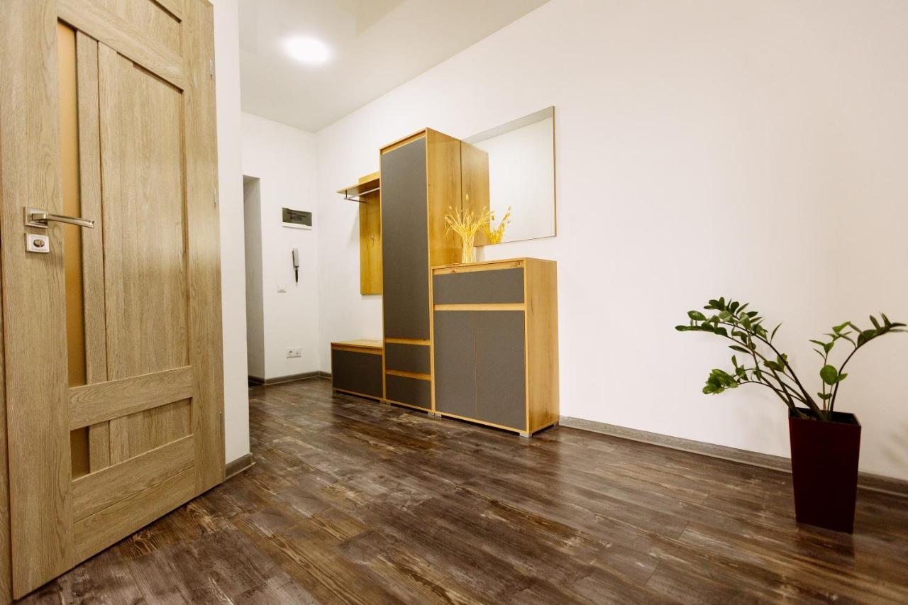 New Time: Modern Central Apartment with Separate Bedroom Ternopil Exterior photo