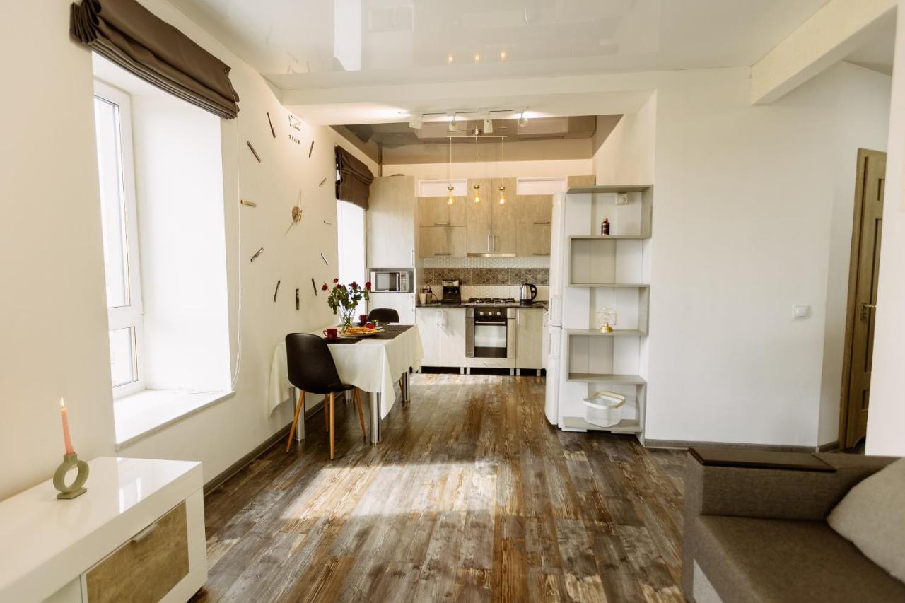 New Time: Modern Central Apartment with Separate Bedroom Ternopil Exterior photo