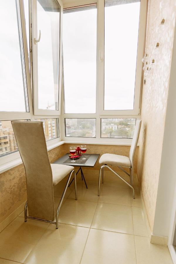 New Time: Modern Central Apartment with Separate Bedroom Ternopil Exterior photo