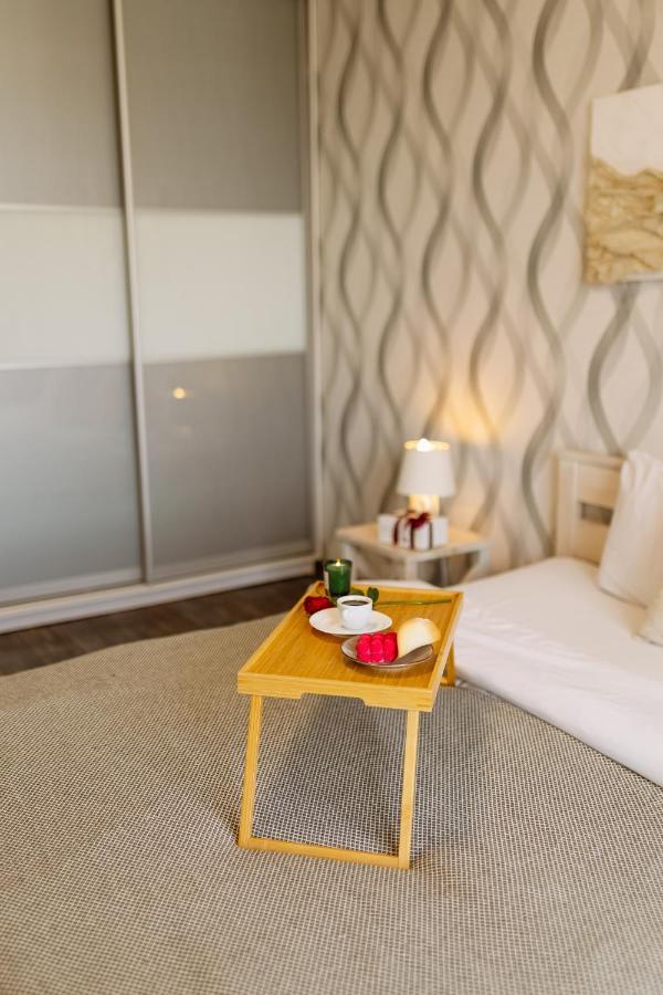 New Time: Modern Central Apartment with Separate Bedroom Ternopil Exterior photo
